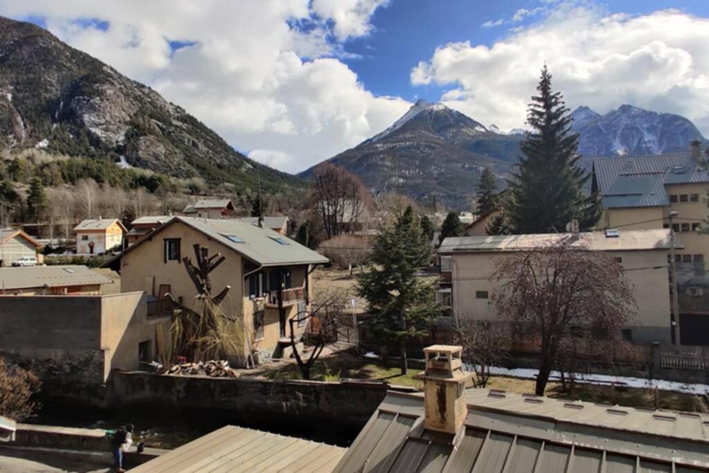 Maison Calme Independante Et Vue Sur Les Montagnes Briancon  Exterior photo